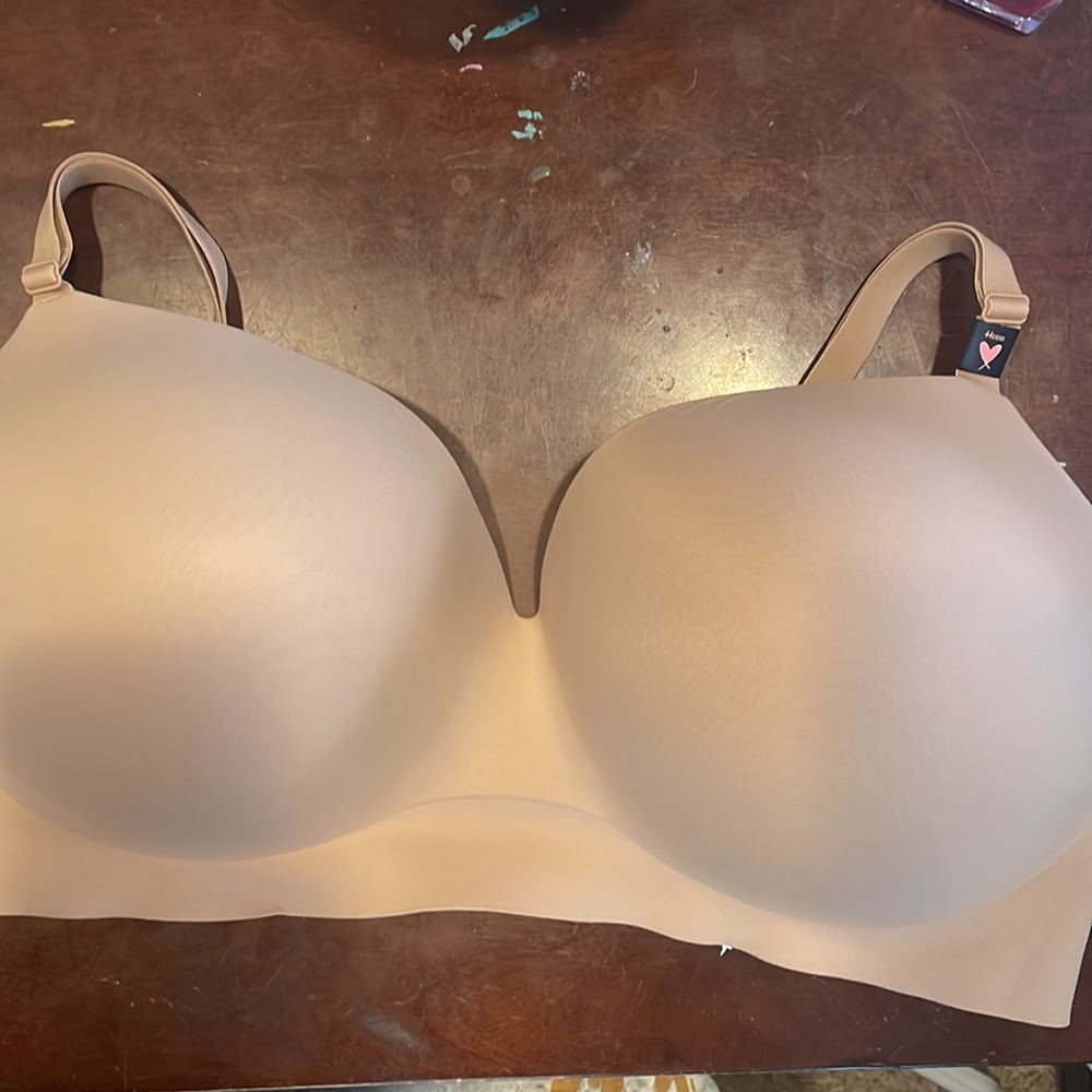 NEW WITH TAGS Incredible by Victoria’s Secret Wireless Push-Up Bra 44DDD(F)